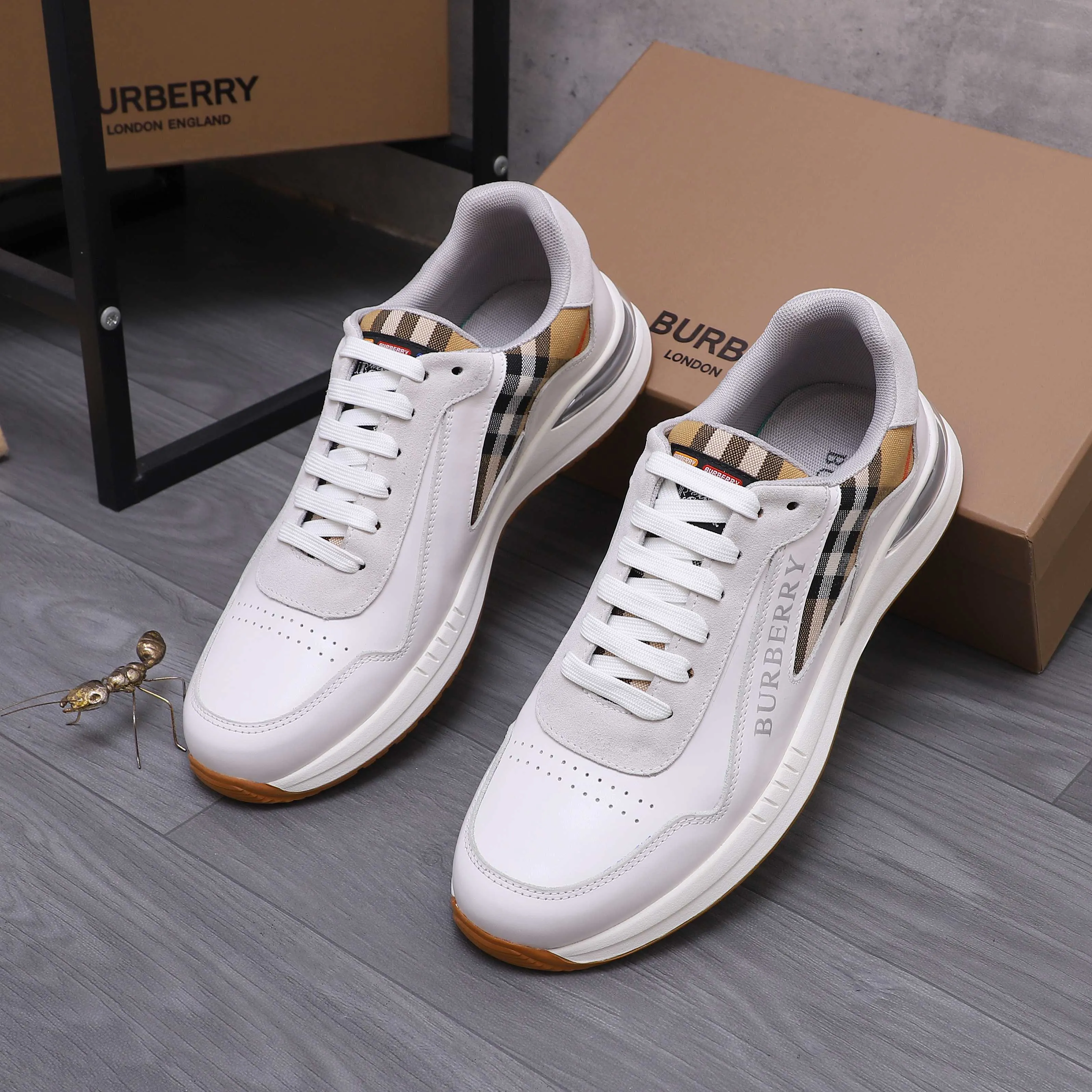 Men's shoes 💰442 Product trademark: Burberry "Burberry" casual shoes Regular size: 38-44 Product material: Selected cowhide stitching upper Breathable mesh lining Rubber outsole